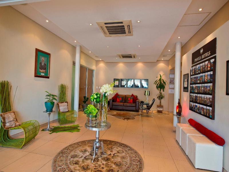 Protea Hotel By Marriott Windhoek Furstenhof Екстериор снимка