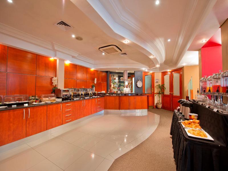 Protea Hotel By Marriott Windhoek Furstenhof Екстериор снимка
