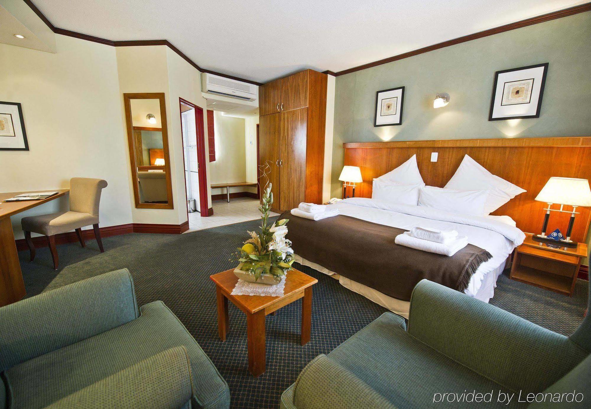 Protea Hotel By Marriott Windhoek Furstenhof Екстериор снимка